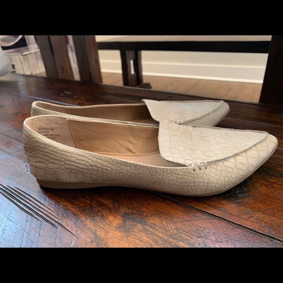 Steve Madden | taupe crocodile pointed loafers - Picture 2 of 6